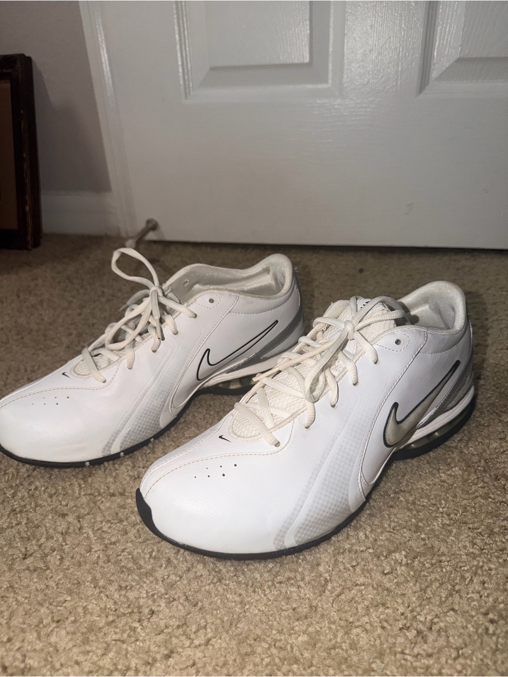 Nike Reax Men’s Size 10 White Silver Black Training Shoes